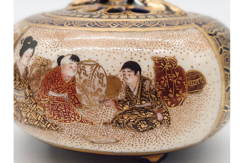 錦光山造　薩摩錦手　人物図　見事な金襴手が施された香炉　外箱付き　(R-090242)