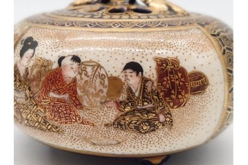 錦光山造　薩摩錦手　人物図　見事な金襴手が施された香炉　外箱付き　(R-090242)
