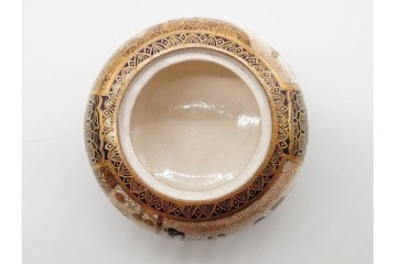 錦光山造　薩摩錦手　人物図　見事な金襴手が施された香炉　外箱付き　(R-090242)