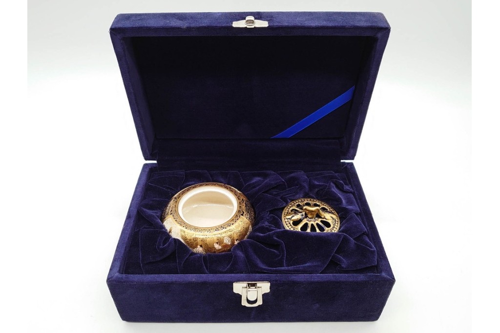 錦光山造　薩摩錦手　人物図　見事な金襴手が施された香炉　外箱付き　(R-090242)