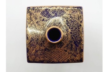 錦光山造　薩摩錦手　高さ約15cm　金襴手で描かれた人物花鳥図の花生　外箱付き　(R-090243)