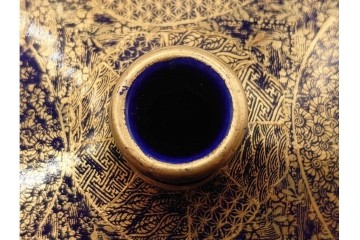 錦光山造　薩摩錦手　高さ約15cm　金襴手で描かれた人物花鳥図の花生　外箱付き　(R-090243)