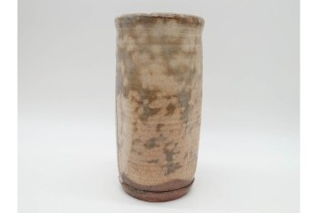 十二代 田原陶兵衛　萩焼　高さ約22cm　落ち着いた佇まいの花入　共箱付き　(R-090250)