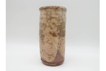 十二代 田原陶兵衛　萩焼　高さ約22cm　落ち着いた佇まいの花入　共箱付き　(R-090250)