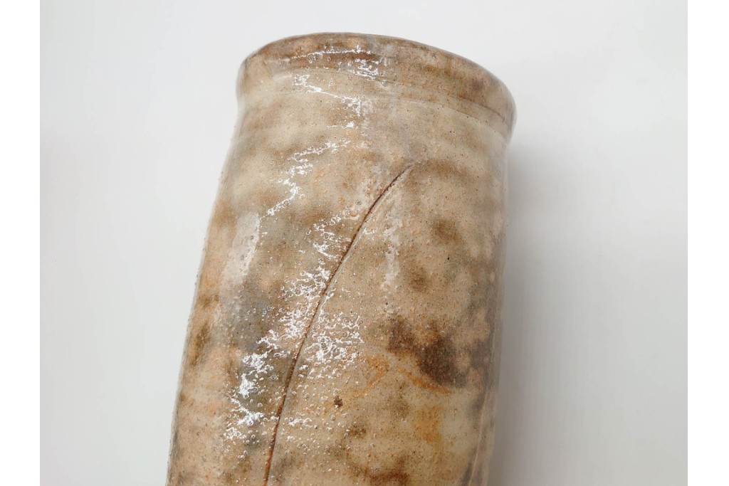 十二代 田原陶兵衛　萩焼　高さ約22cm　落ち着いた佇まいの花入　共箱付き　(R-090250)