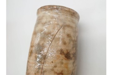 十二代 田原陶兵衛　萩焼　高さ約22cm　落ち着いた佇まいの花入　共箱付き　(R-090250)