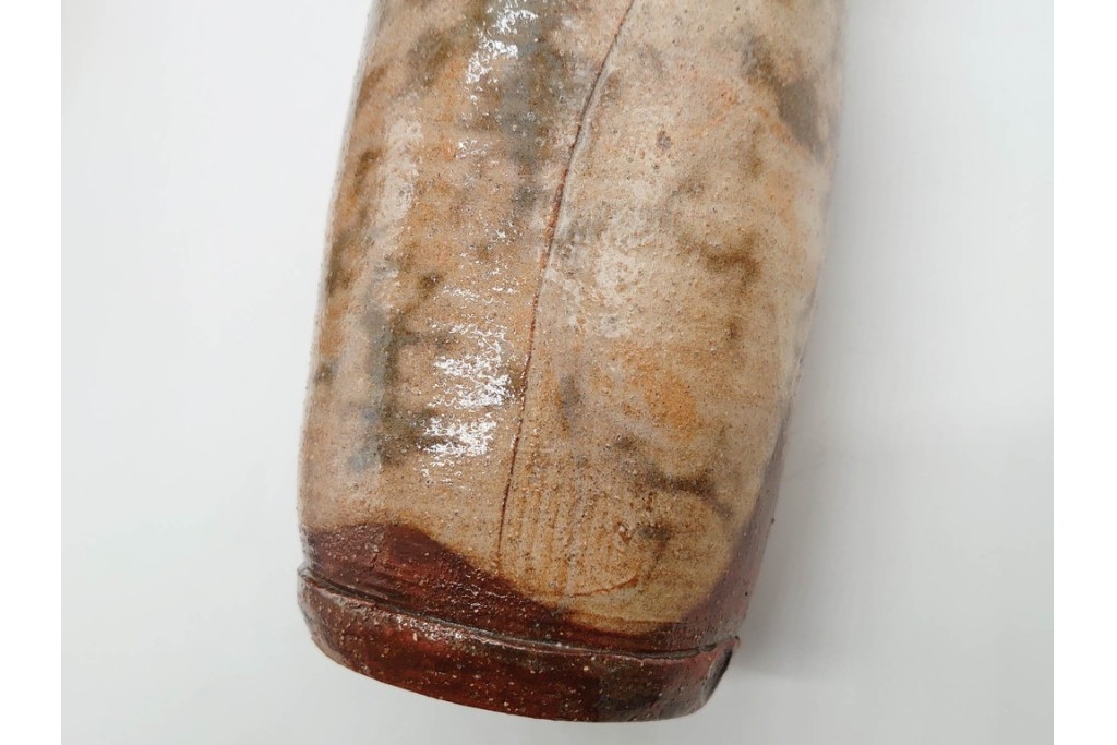 十二代 田原陶兵衛　萩焼　高さ約22cm　落ち着いた佇まいの花入　共箱付き　(R-090250)