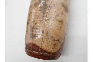 十二代 田原陶兵衛　萩焼　高さ約22cm　落ち着いた佇まいの花入　共箱付き　(R-090250)