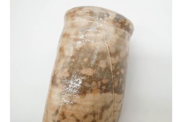 十二代 田原陶兵衛　萩焼　高さ約22cm　落ち着いた佇まいの花入　共箱付き　(R-090250)