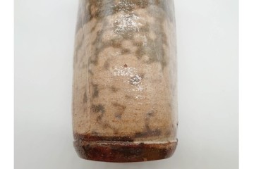 十二代 田原陶兵衛　萩焼　高さ約22cm　落ち着いた佇まいの花入　共箱付き　(R-090250)