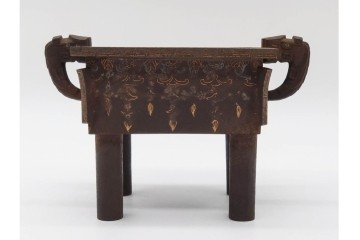 李朝末期　鉄製　方鼎型　繊細な象嵌と獣耳が目を引く香炉　(R-090253)