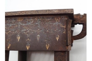 李朝末期　鉄製　方鼎型　繊細な象嵌と獣耳が目を引く香炉　(R-090253)