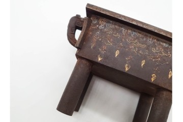 李朝末期　鉄製　方鼎型　繊細な象嵌と獣耳が目を引く香炉　(R-090253)