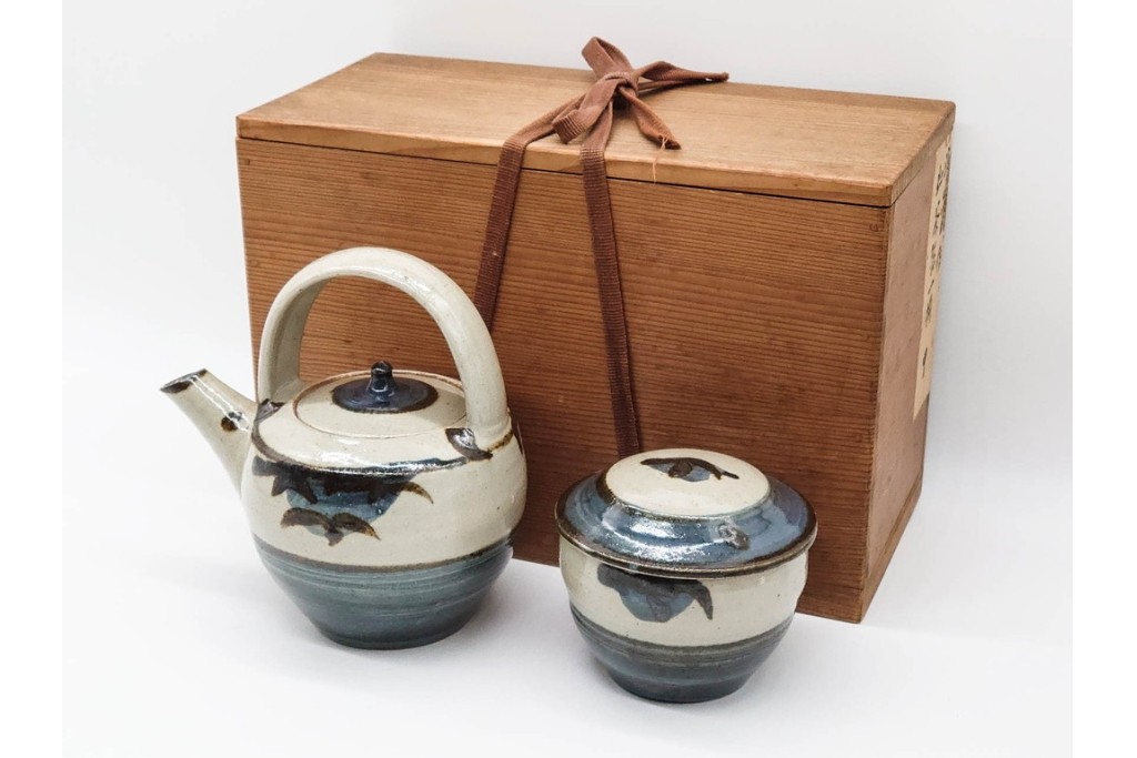 人間国宝 濱田庄司(浜田庄司)　染付　紅茶具　素朴な風合いが魅力のポット&シュガーポットセット　共箱付き　(R-090255)