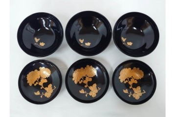 大正期　木製　漆器　艶やかな黒漆塗に菊蝶蒔絵を施した吸物椀10点セット　外箱付き　(R-090260)