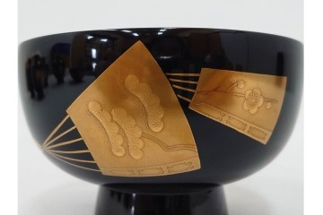 輪島塗　稲忠漆芸堂謹製　田崎昭一郎　気品漂う扇面松竹梅蒔絵の吸物椀5点セット　共箱付き　(R-090261)