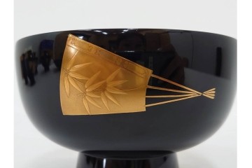 輪島塗　稲忠漆芸堂謹製　田崎昭一郎　気品漂う扇面松竹梅蒔絵の吸物椀5点セット　共箱付き　(R-090261)