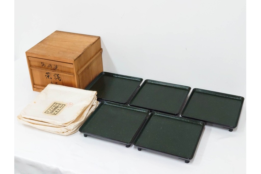 輪島塗　金井日華堂造(金井武助)　繊細な螺鈿が美しい茶膳5点セット　共箱付き　(R-090262)
