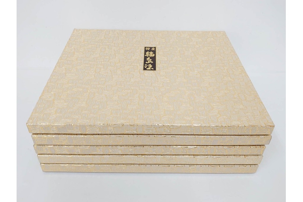 輪島塗　稲忠漆芸堂謹製　落ち着いた風合いが味わい深い半月型の卓上膳5点セット　共箱付き　(R-090263)