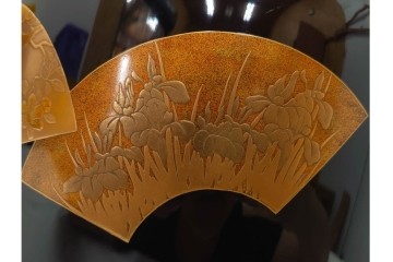 木製　漆器　扇面草花　蒔絵や螺鈿が施された上品な火鉢　外箱付き　(R-090264)