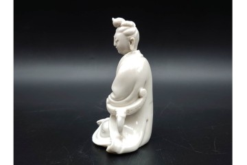 中国　古玩　宣徳　流れる衣文が美しい厨子付き白磁仏像　(R-090269)
