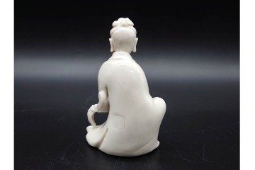中国　古玩　宣徳　流れる衣文が美しい厨子付き白磁仏像　(R-090269)