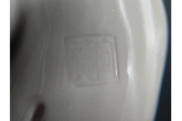 中国　古玩　宣徳　流れる衣文が美しい厨子付き白磁仏像　(R-090269)