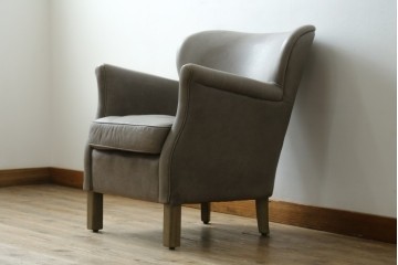 中古　HALO(ハロ)　FAT LUXE(ファット リュクス)　GREEN WHICH ARM CHAIR(グリーンウィッチアームチェア)　本革　包み込むような背もたれが魅力のアームチェア　(R-090271)