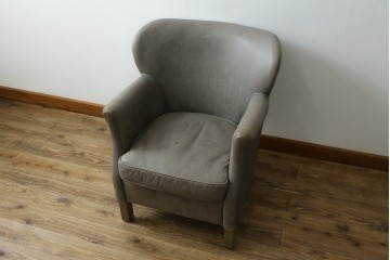 中古　HALO(ハロ)　FAT LUXE(ファット リュクス)　GREEN WHICH ARM CHAIR(グリーンウィッチアームチェア)　本革　包み込むような背もたれが魅力のアームチェア　(R-090271)