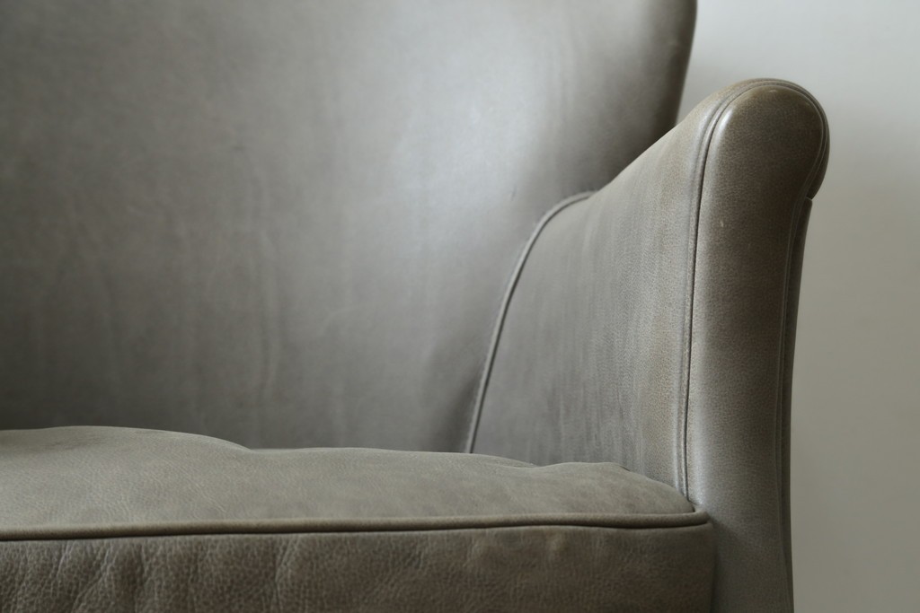 中古　HALO(ハロ)　FAT LUXE(ファット リュクス)　GREEN WHICH ARM CHAIR(グリーンウィッチアームチェア)　本革　包み込むような背もたれが魅力のアームチェア　(R-090271)