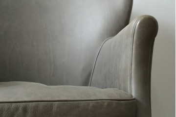 中古　HALO(ハロ)　FAT LUXE(ファット リュクス)　GREEN WHICH ARM CHAIR(グリーンウィッチアームチェア)　本革　包み込むような背もたれが魅力のアームチェア　(R-090271)
