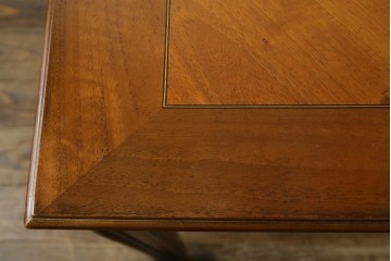 中古　メデア(Medea)　優美な曲線脚が魅力のダイニングテーブル　定価約100万円　(R-090272)