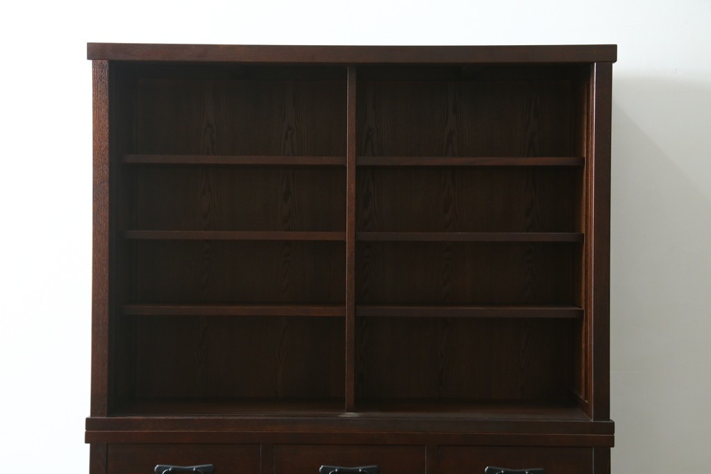 中古　美品　整然と並ぶ格子戸が魅力の水屋箪笥　(R-090273)