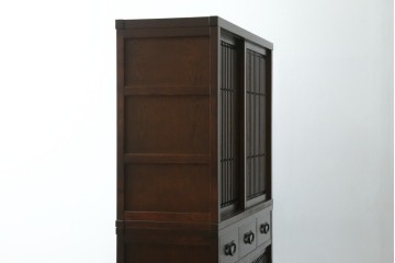 中古　美品　整然と並ぶ格子戸が魅力の水屋箪笥　(R-090273)