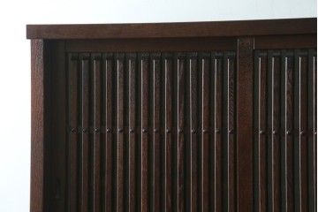 中古　美品　整然と並ぶ格子戸が魅力の水屋箪笥　(R-090273)