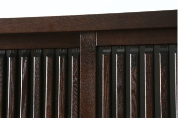 中古　美品　整然と並ぶ格子戸が魅力の水屋箪笥　(R-090273)