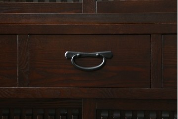 中古　美品　整然と並ぶ格子戸が魅力の水屋箪笥　(R-090273)
