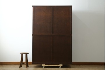 中古　美品　整然と並ぶ格子戸が魅力の水屋箪笥　(R-090273)