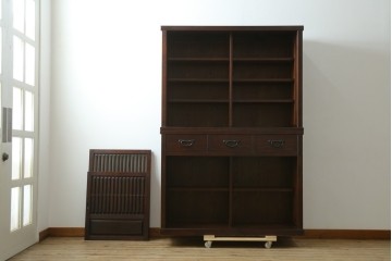 中古　美品　整然と並ぶ格子戸が魅力の水屋箪笥　(R-090273)