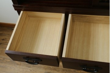 中古　美品　整然と並ぶ格子戸が魅力の水屋箪笥　(R-090273)