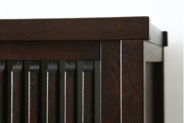 中古　美品　整然と並ぶ格子戸が魅力の水屋箪笥　(R-090273)