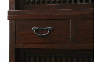 中古　美品　整然と並ぶ格子戸が魅力の水屋箪笥　(R-090273)