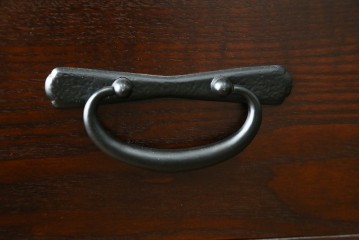 中古　美品　整然と並ぶ格子戸が魅力の水屋箪笥　(R-090273)
