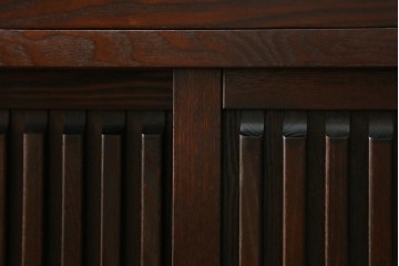 中古　美品　整然と並ぶ格子戸が魅力の水屋箪笥　(R-090273)