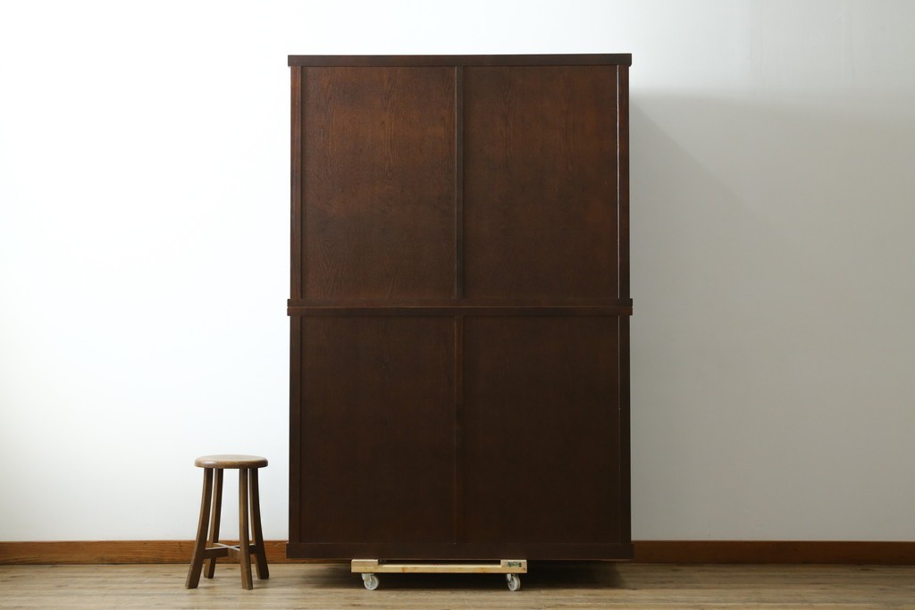 中古　美品　整然と並ぶ格子戸が魅力の水屋箪笥　(R-090273)