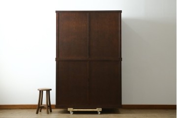 中古　美品　整然と並ぶ格子戸が魅力の水屋箪笥　(R-090273)