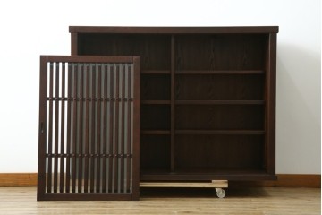 中古　美品　整然と並んだ格子戸が美しい収納棚　(R-090274)