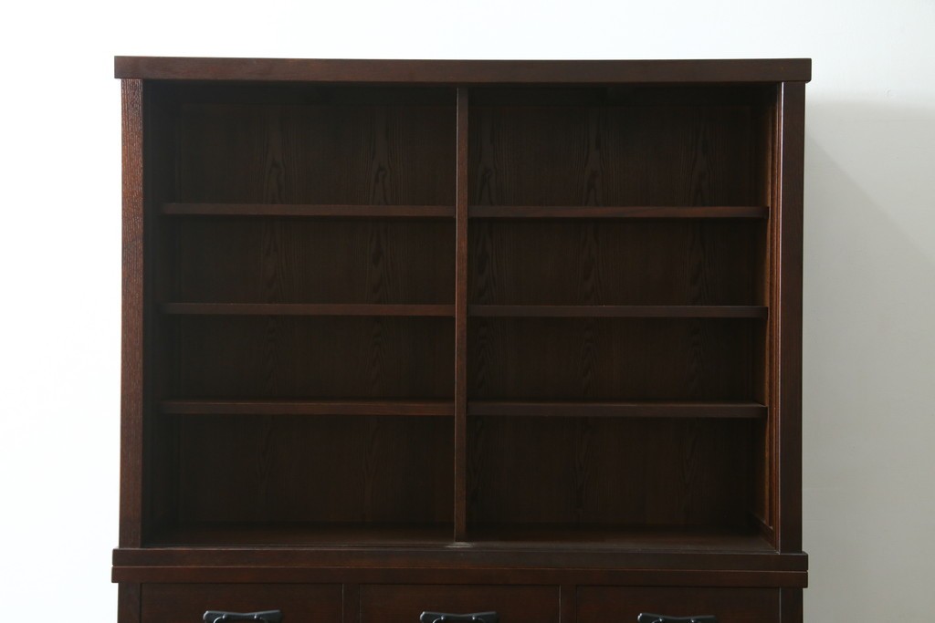 中古　美品　整然と並んだ格子戸が美しい収納棚　(R-090274)