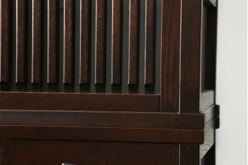 中古　美品　整然と並んだ格子戸が美しい収納棚　(R-090274)
