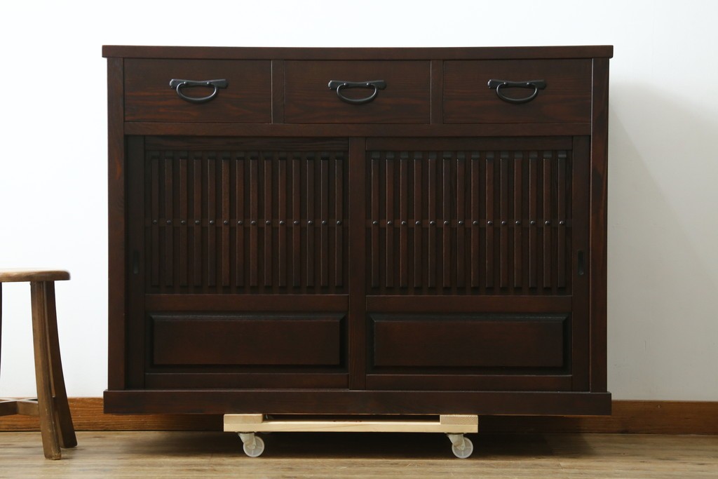 中古　美品　重厚感のある和モダンな収納棚　(R-090275)